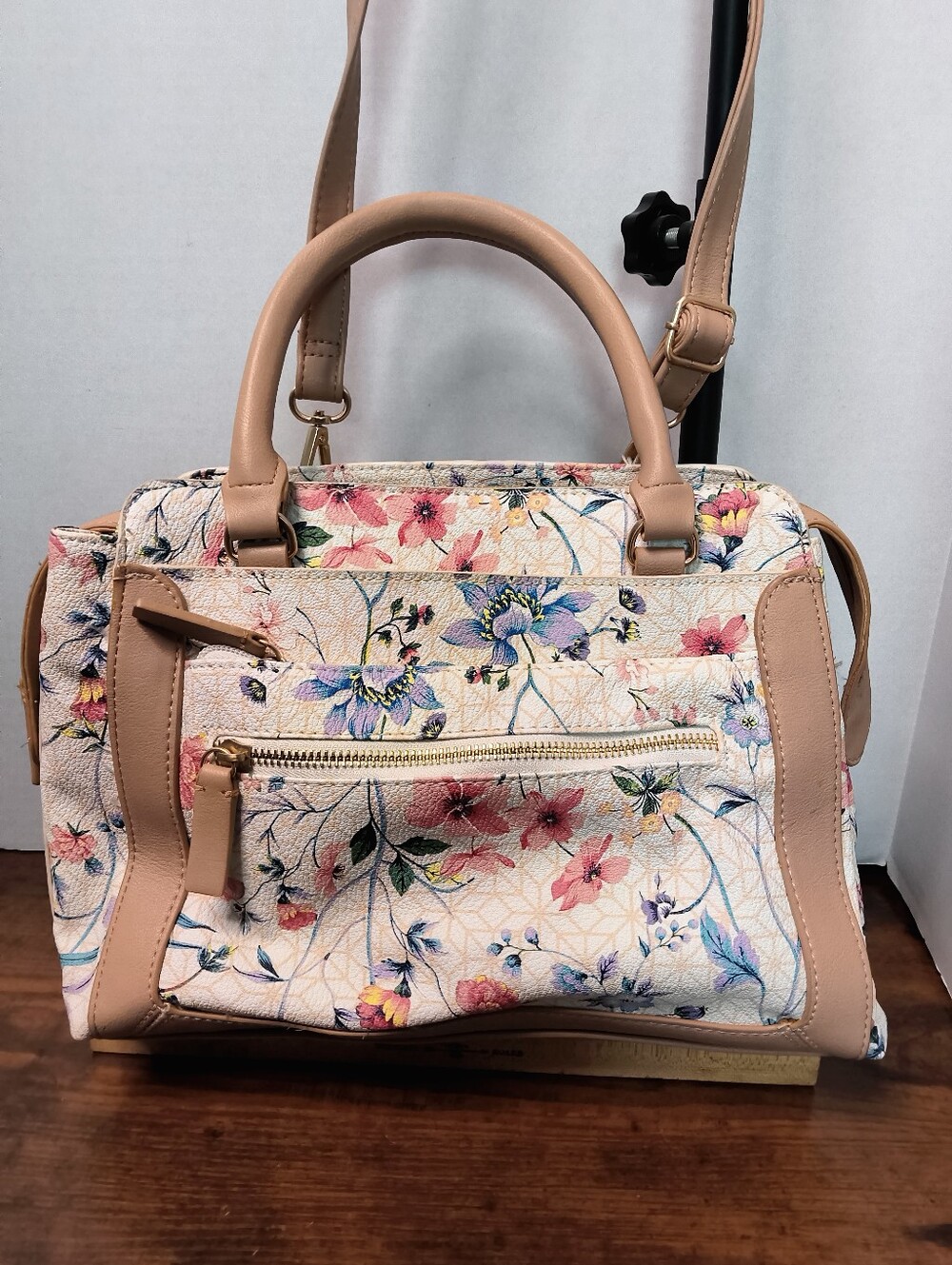 Floral Purse With Crossbody Strap And Lots Of Pockets